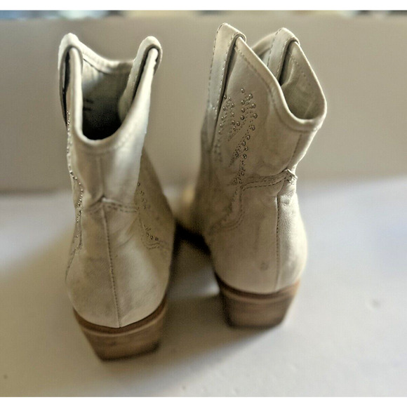 DOLCE VITA Point Toe Block Heel Fx Suede Western Ankle Booties Ivory Cream Sz 6 - Picture 3 of 13